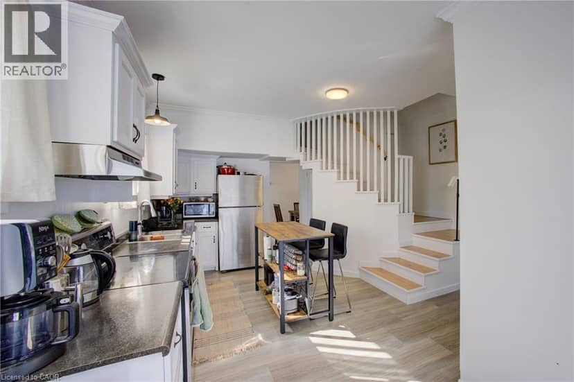 101 JOHN Street E — photo 15 of 36