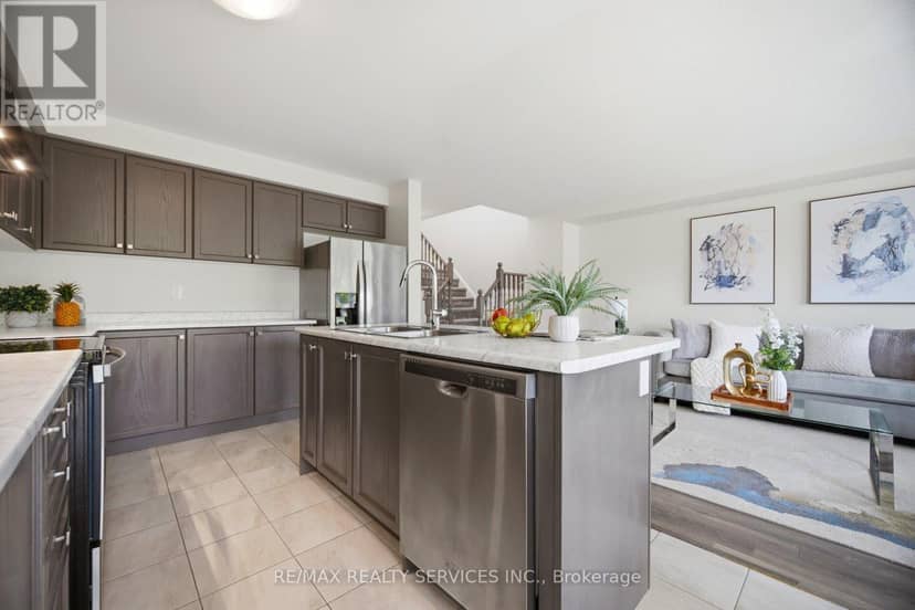 250 Esther Crescent — photo 12 of 40