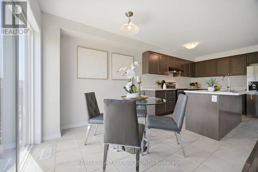 250 Esther Crescent — photo 18 of 40