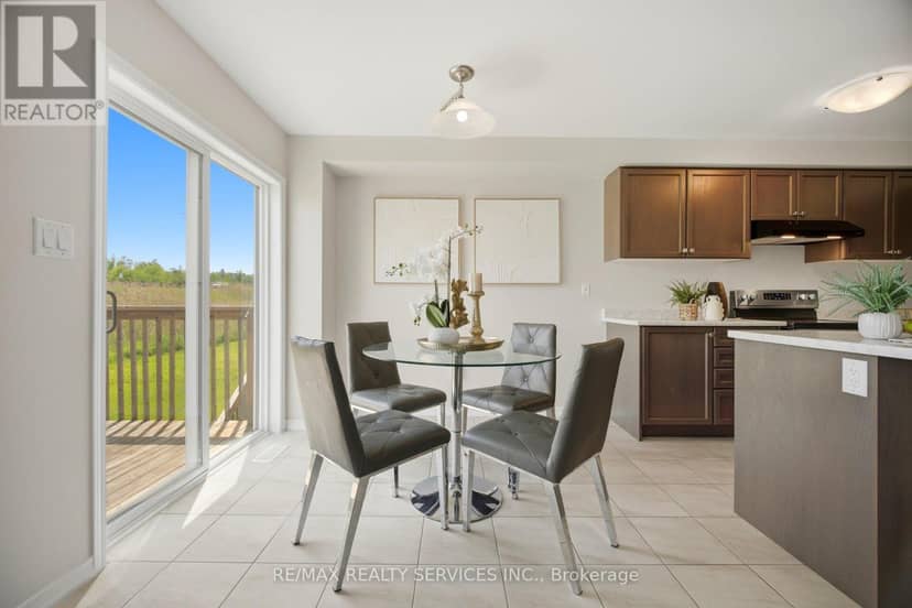 250 Esther Crescent — photo 19 of 40