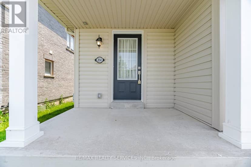 250 Esther Crescent, Thorold, photo 2