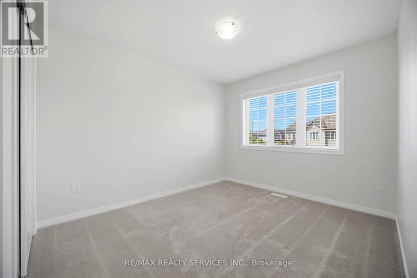 250 Esther Crescent — photo 31 of 40