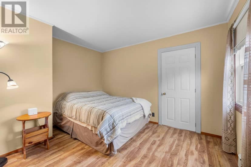 562 EAST POINT Road — photo 13 of 40