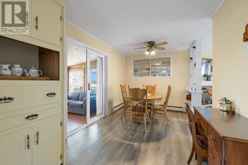 562 EAST POINT Road — photo 6 of 40