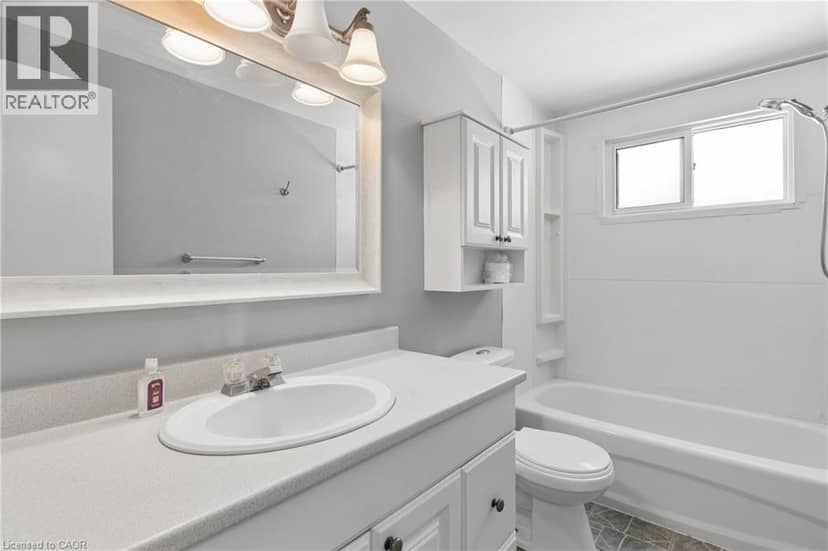 74 HELENE Crescent — photo 11 of 27