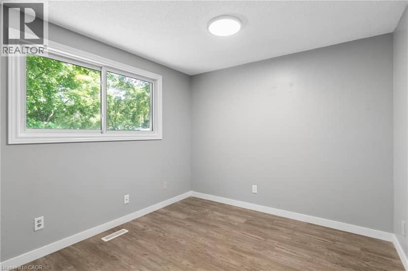 74 HELENE Crescent — photo 14 of 27