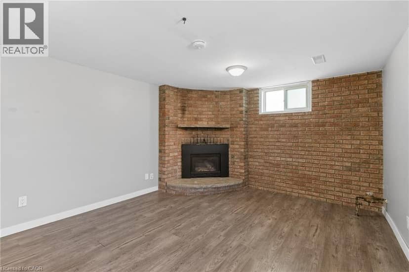74 HELENE Crescent — photo 18 of 27