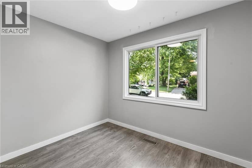 74 HELENE Crescent — photo 9 of 27