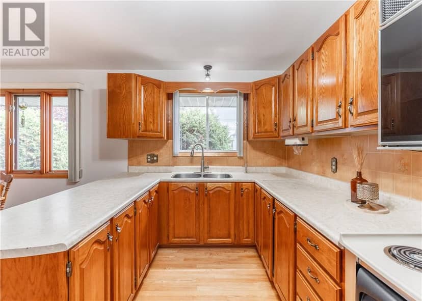 2979 Stanley Street — photo 9 of 32