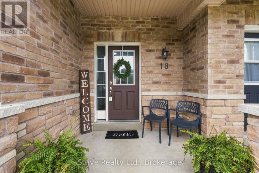 18 Bud Doucette Court, Uxbridge, photo 2
