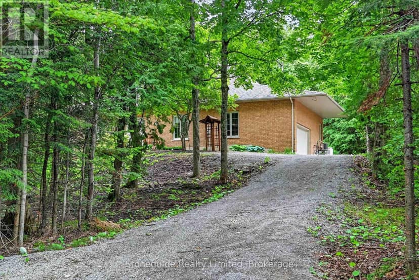 761 Cedarhurst Drive, Selwyn, photo 2