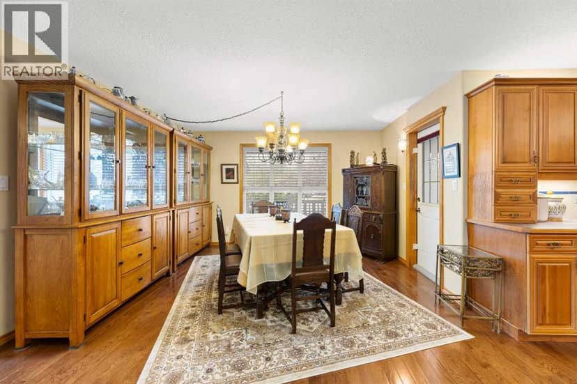 4737 49 Street — photo 13 of 40