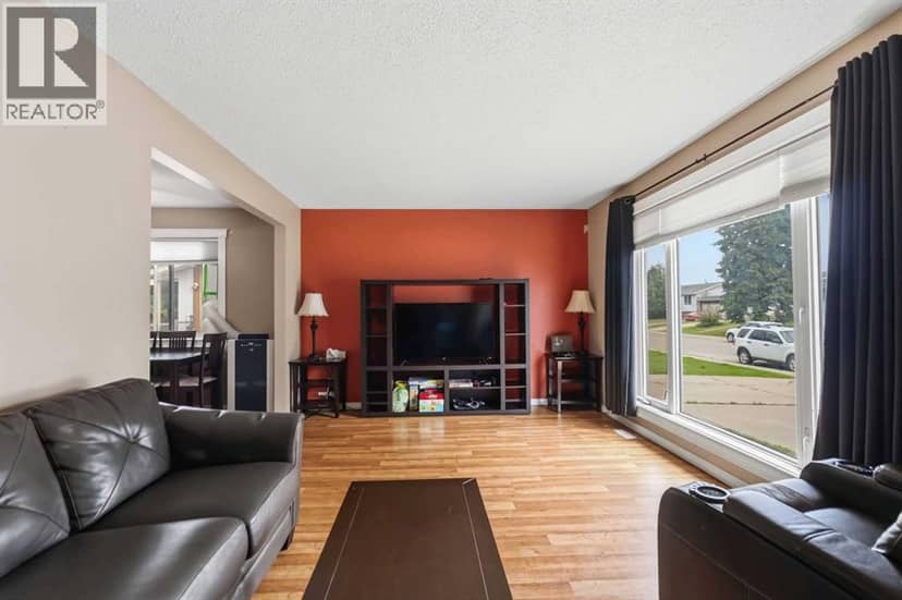 157 Rogers Crescent — photo 11 of 40