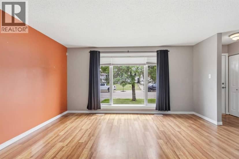 157 Rogers Crescent — photo 16 of 40