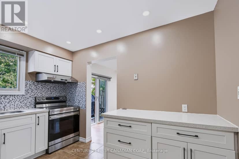 159 Walmer Gardens — photo 19 of 40