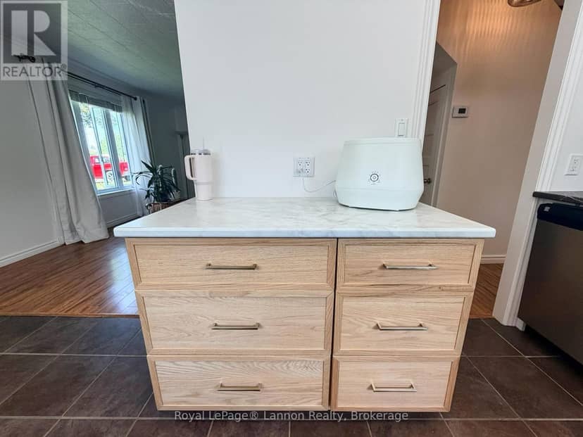 713 First Street W, Greenstone, photo 6