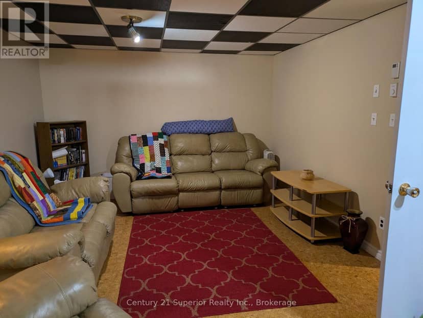 34 Hemlo Drive E — photo 21 of 40
