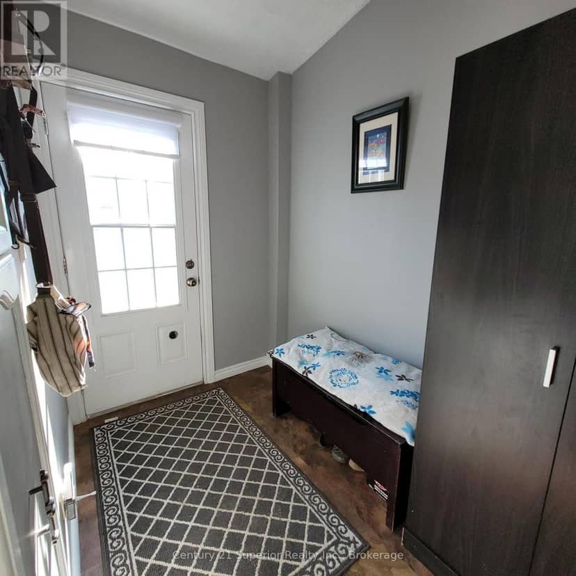 34 Hemlo Drive E — photo 4 of 40
