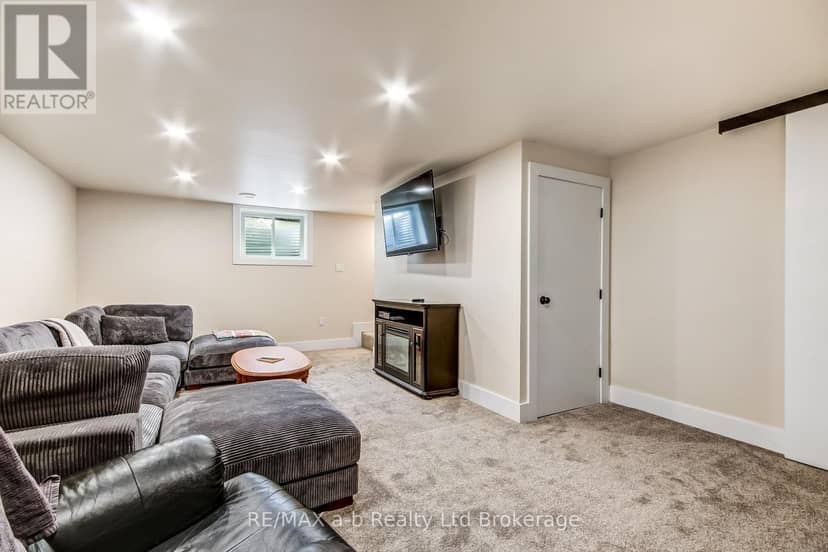 2237 Pinegrove Road — photo 18 of 22