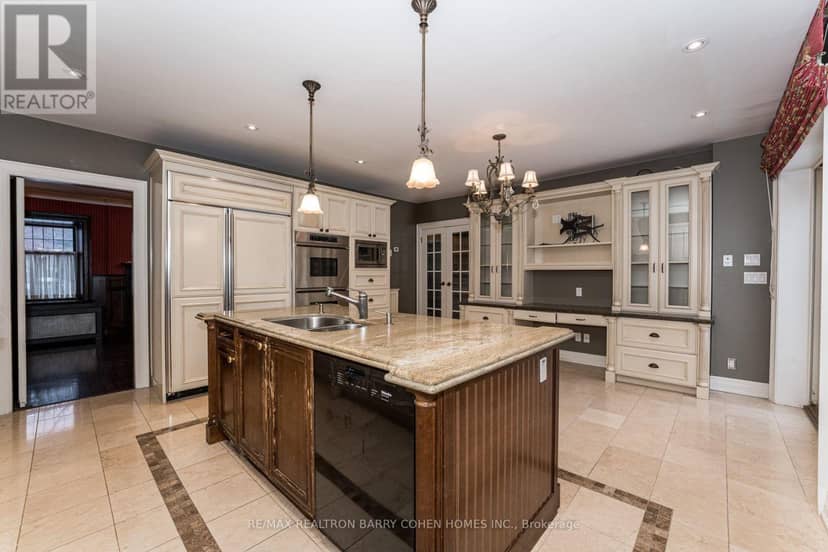 28 Dunvegan Road — photo 10 of 38