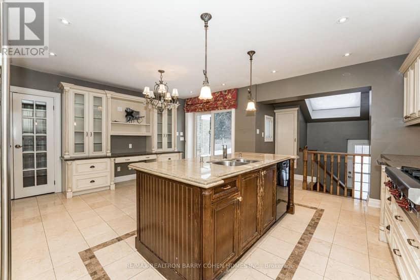 28 Dunvegan Road — photo 13 of 38
