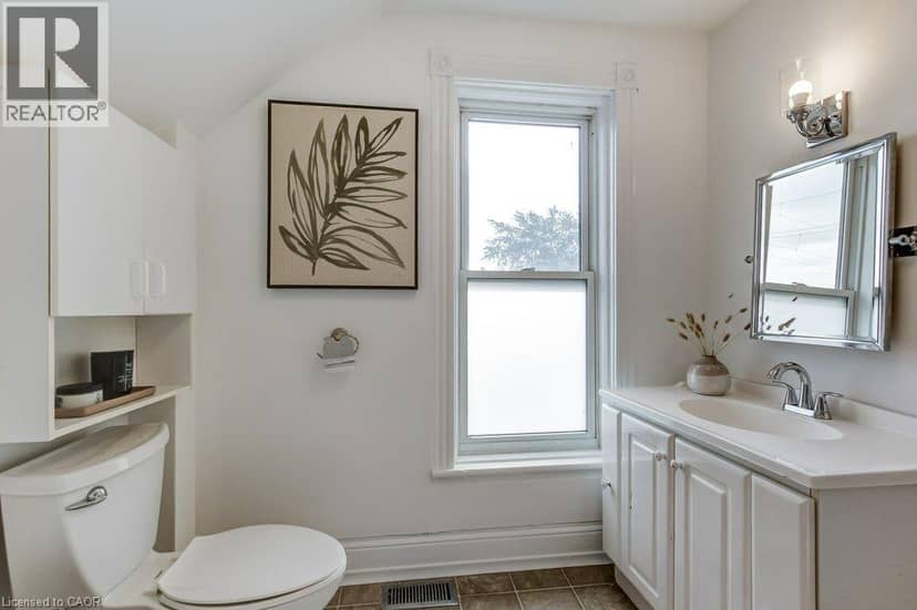 533 CATHARINE Street N — photo 34 of 40