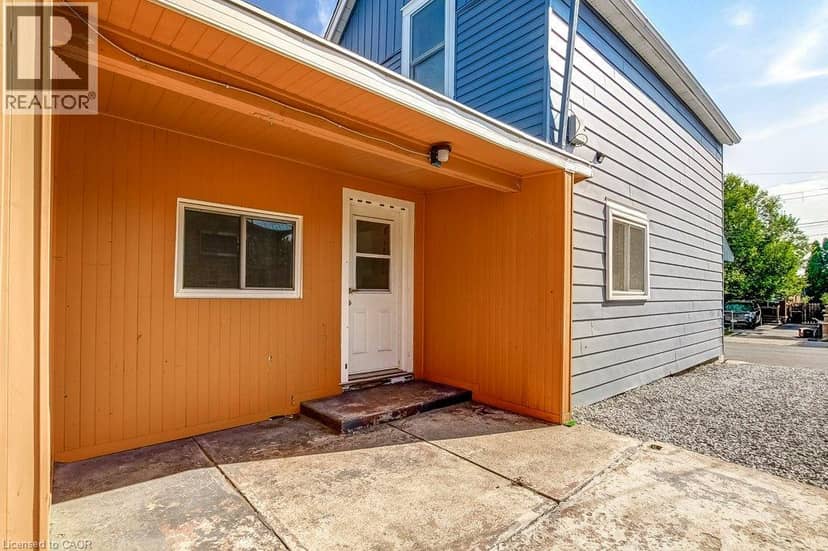 533 CATHARINE Street N — photo 37 of 40