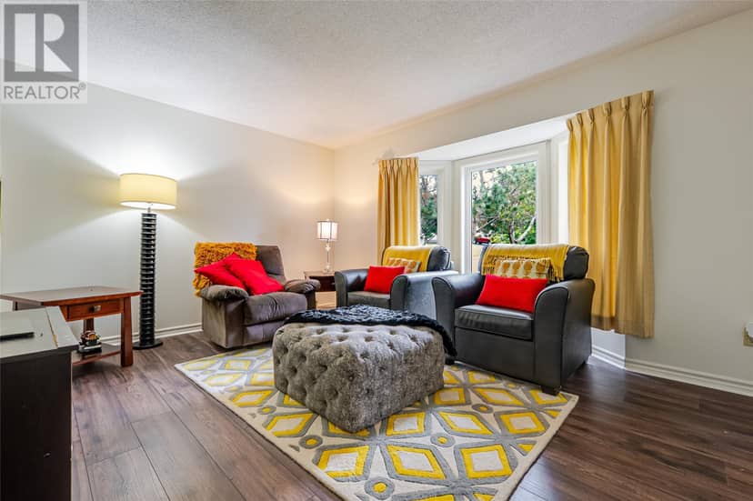 1 Rideau Place — photo 3 of 40