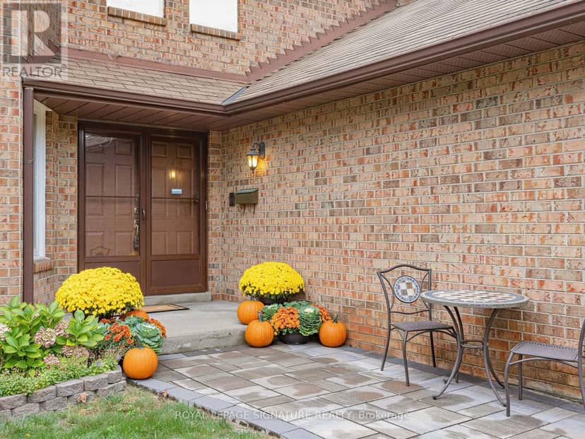 30 Invermarge Drive, Toronto, photo 3