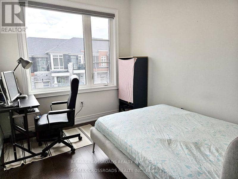 12 Schmeltzer Crescent — photo 7 of 16