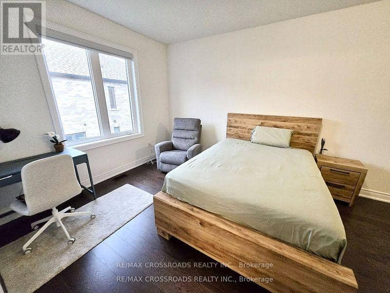 12 Schmeltzer Crescent — photo 9 of 16