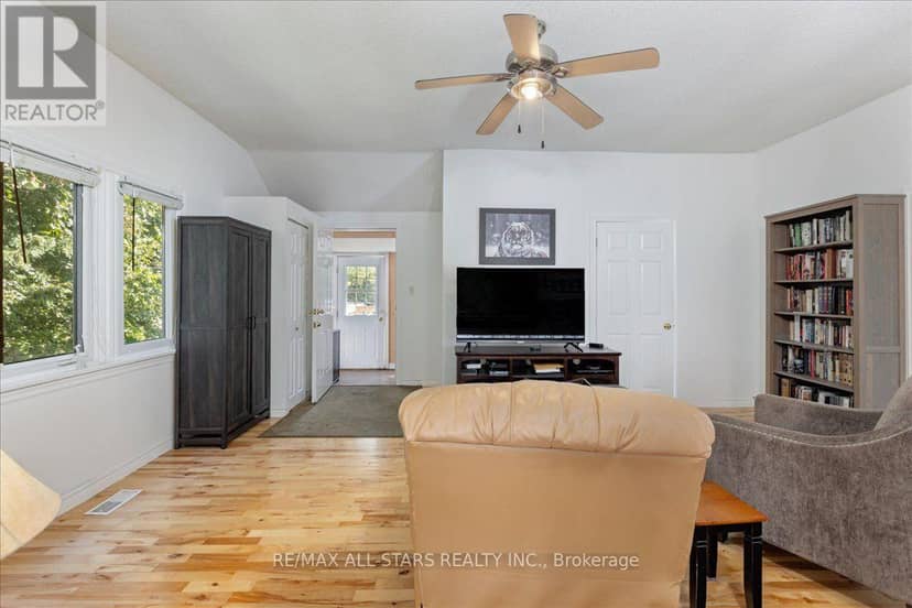 27182 Woodbine Avenue, Georgina, photo 5