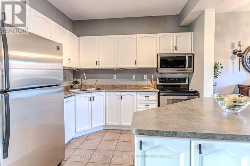 17 Bruce Crescent, Barrie, photo 3