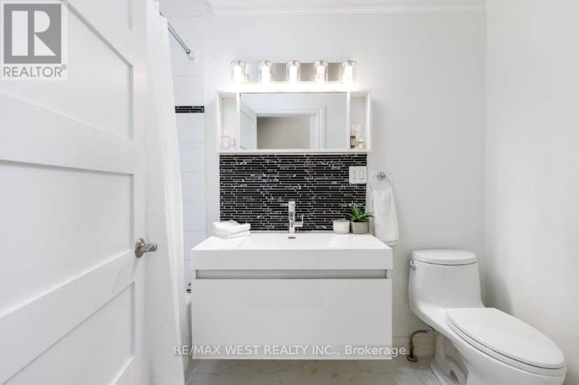 4653 Dundas Street W — photo 17 of 40