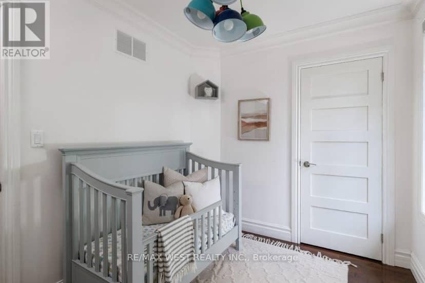 4653 Dundas Street W — photo 19 of 40