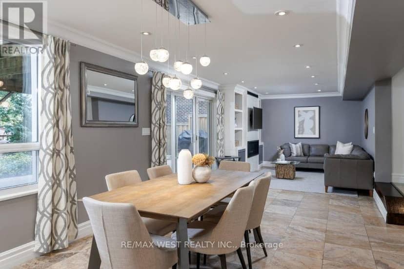 4653 Dundas Street W — photo 25 of 40