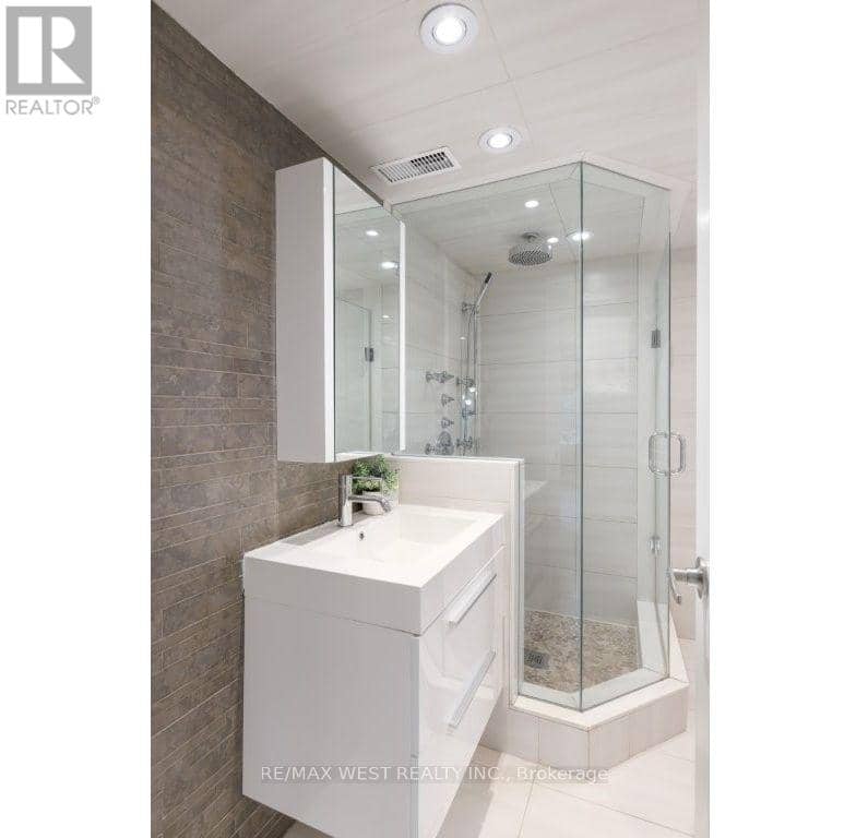 4653 Dundas Street W — photo 28 of 40