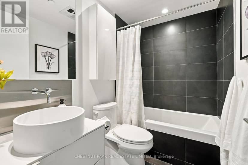 317 - 383 Sorauren Avenue — photo 22 of 30