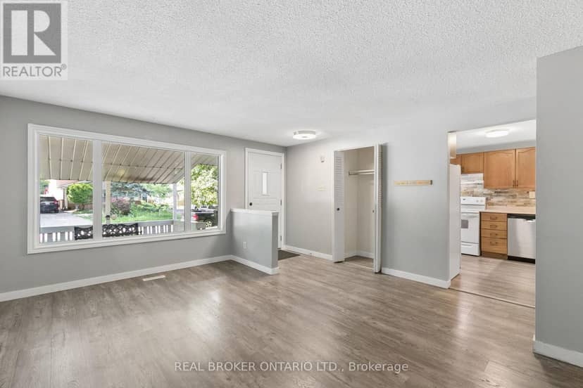 74 Helene Crescent — photo 10 of 32