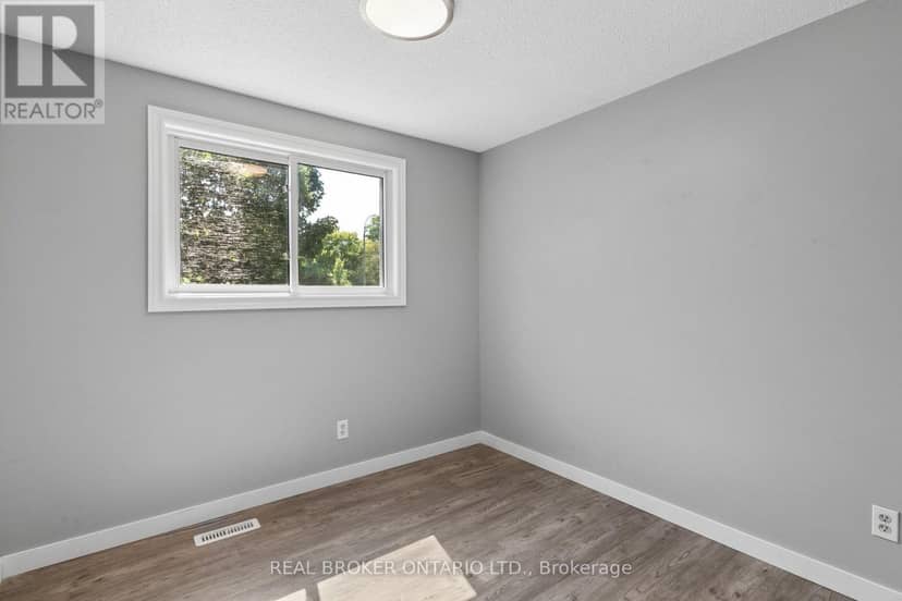 74 Helene Crescent — photo 19 of 32