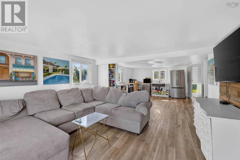 8960 Highway 101, Brighton, photo 5