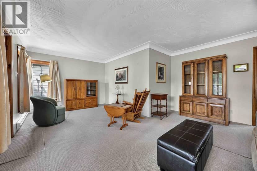 208 Ross Avenue — photo 7 of 34