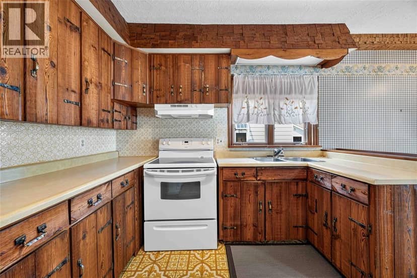 208 Ross Avenue — photo 11 of 34