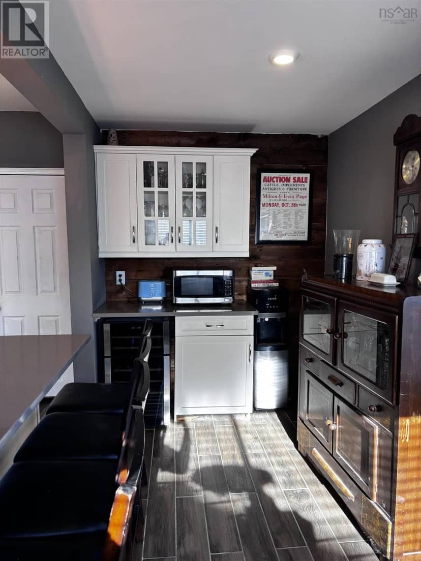 55 Maple Avenue — photo 16 of 40