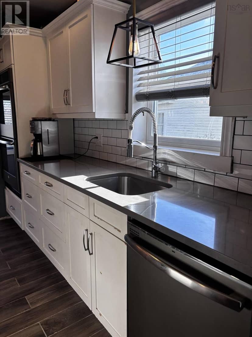55 Maple Avenue — photo 22 of 40