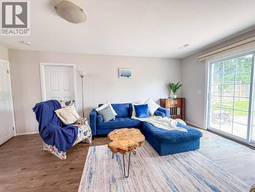 2623 Kaymar Crescent — photo 4 of 27