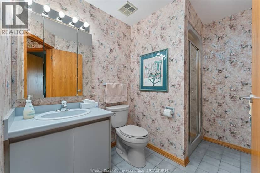 5151 Riverside Drive E — photo 20 of 35