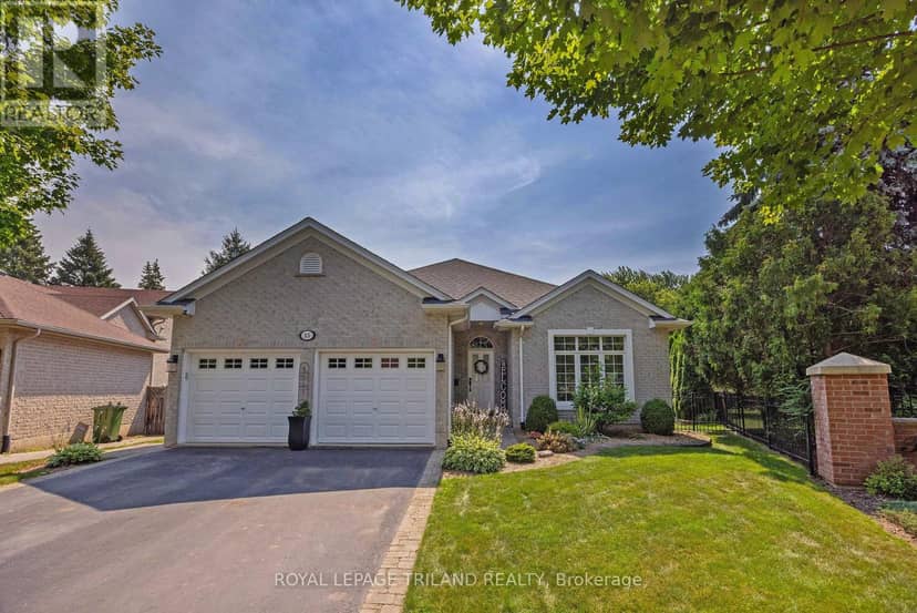 15 Augusta Crescent — photo 1 of 40