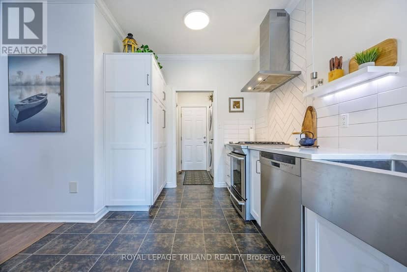 15 Augusta Crescent — photo 19 of 40