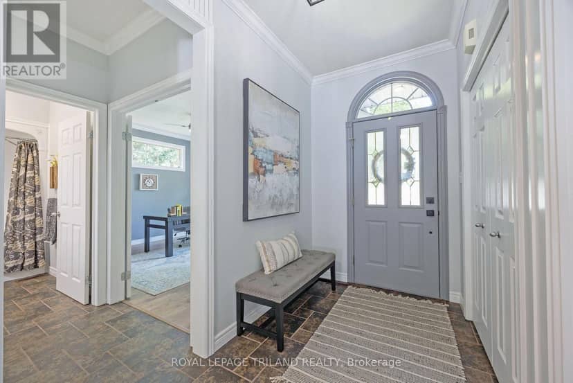 15 Augusta Crescent — photo 2 of 40